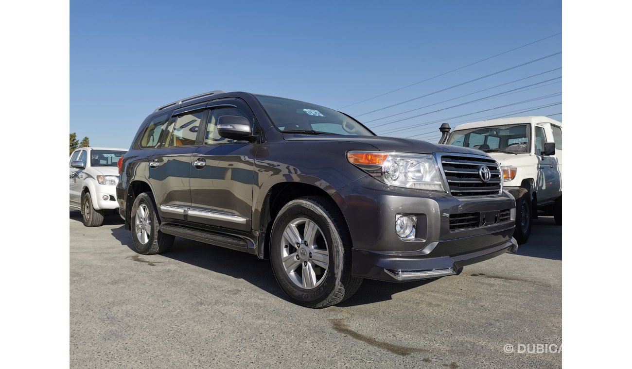 Toyota Land Cruiser 4.6L PETROL, 18" ALLOY RIMS, SUNROOF, COOL BOX (LOT # 9816)