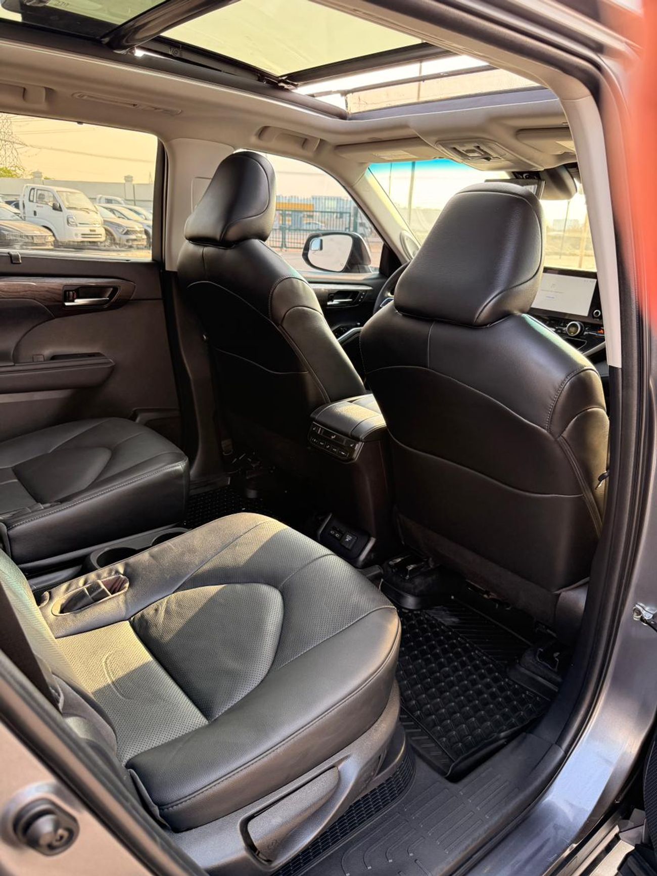 Toyota Highlander Hybrid platinum 2.5L 360 camera | panoramic | leather seats Full option