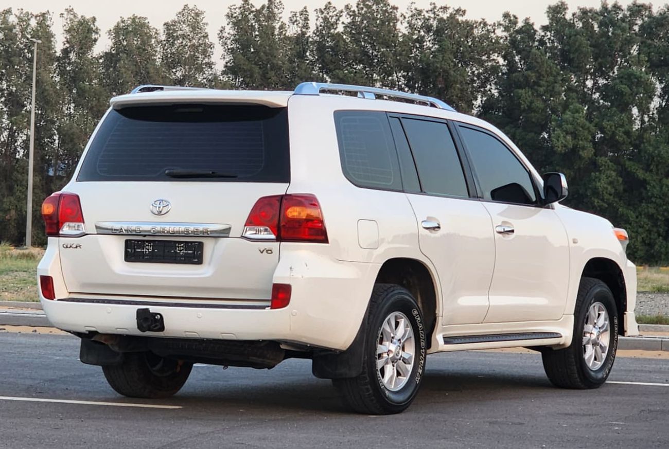 Toyota Land Cruiser GXR V6