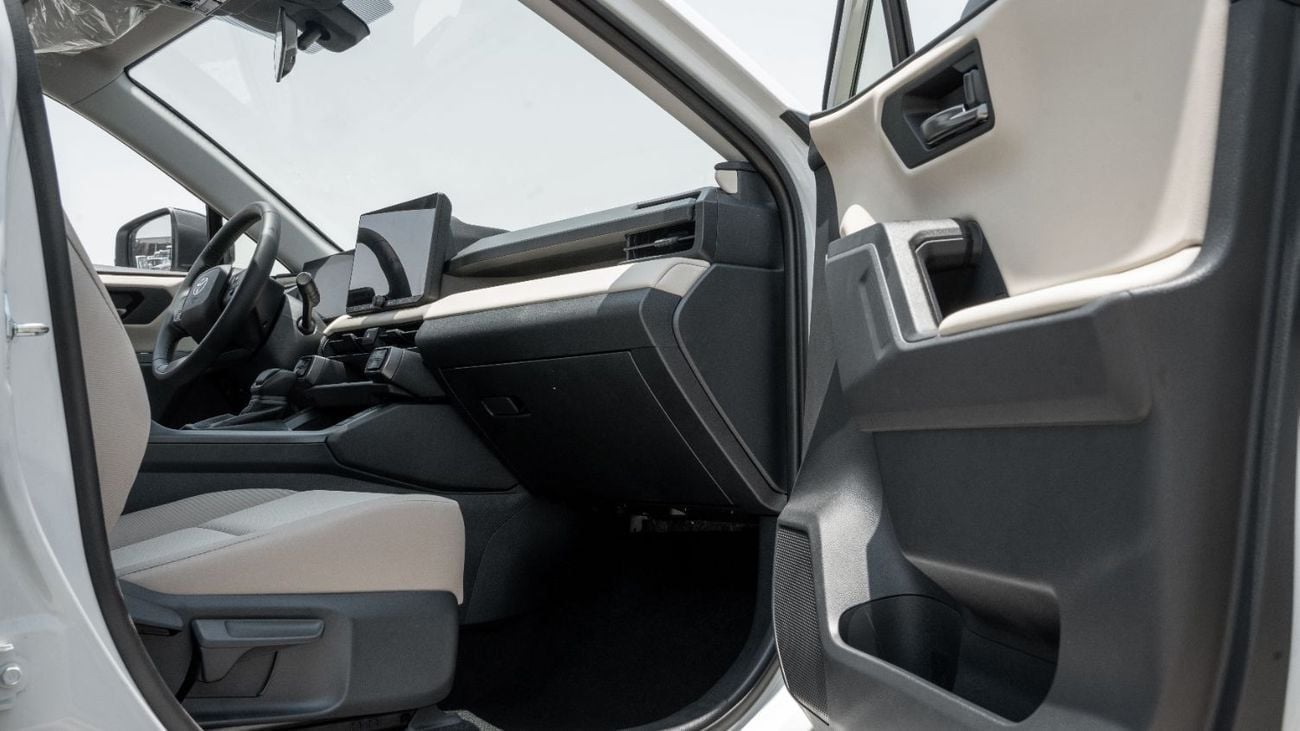تويوتا راف ٤ GXR HEV 2026 Toyota Rav4 XLE 2.5L AT Hybrid (White-Beige)