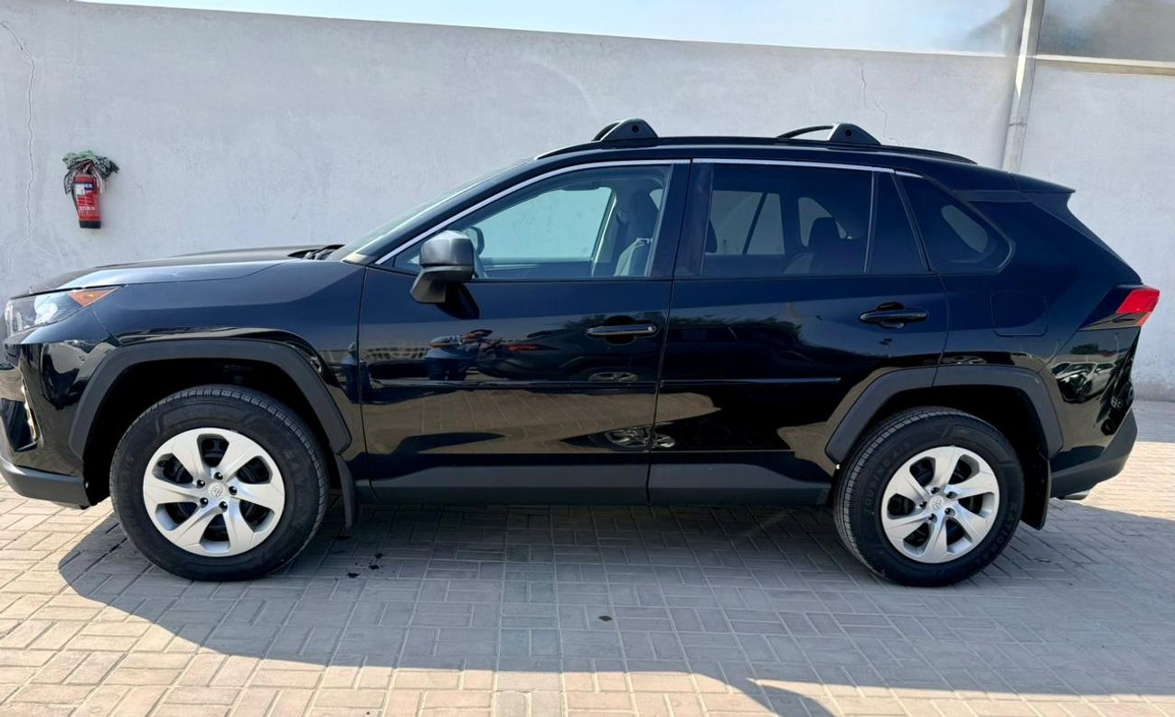 Toyota RAV4 LE 2.5L (219 HP)