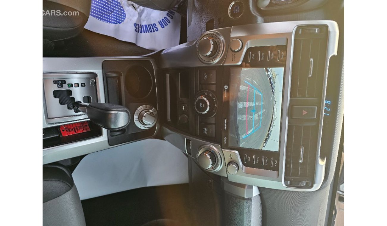 تويوتا 4Runner 2021 model SR5 full option Sunroof , 4x4 and Push button