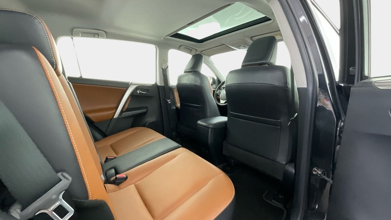 تويوتا راف ٤ 2.5 VXR 4WD NAV LHR AUTO | شامل الضمان | 0 ﺪﻔﻋﺓ ﺃﻮﻟﻯ