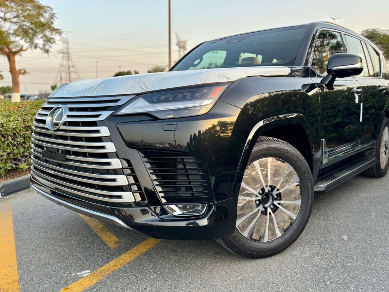 لكزس LX 700h SIGNATURE