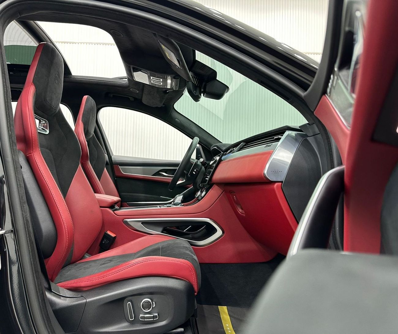 جاكوار F بيس 2022 Jaguar F-PACE SVR , Jaguar Warranty+Service Contract Till Nov 2027, Full Service History, GCC