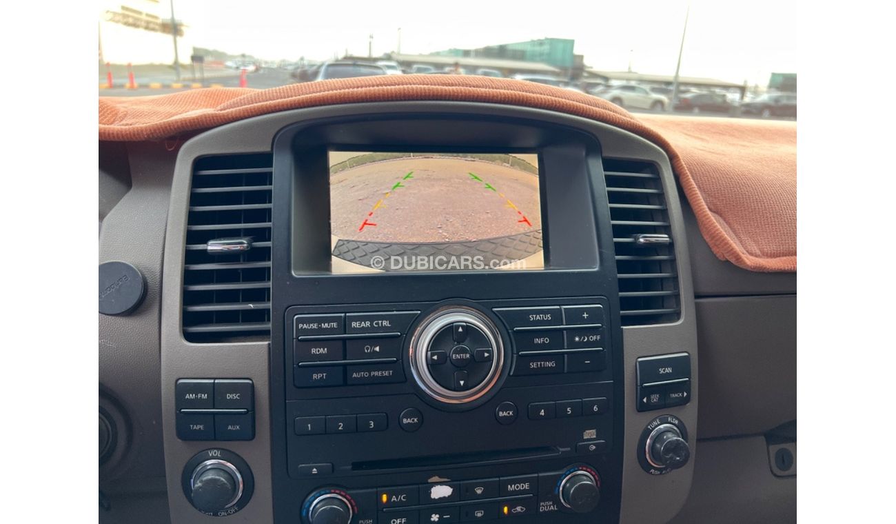 Nissan Pathfinder SE