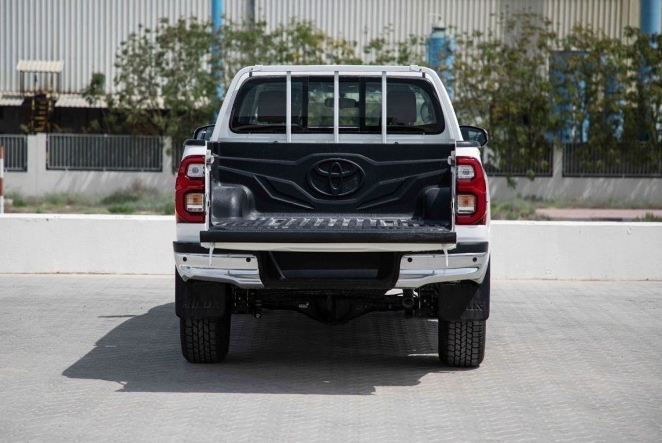 Toyota Hilux 2024 Toyota Hilux 4x4 DC 2.8 SR5 - Super White inside Maroon | Export Only