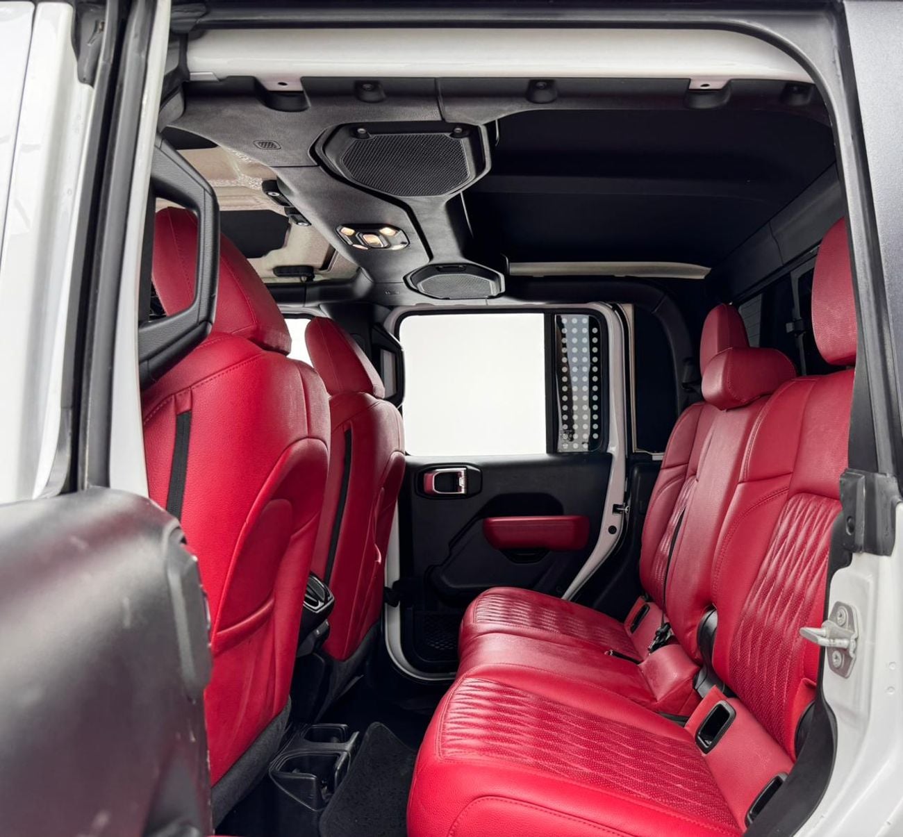 Jeep Gladiator 2021 Jeep Gladiator Sport, 2027 Jeep Warranty, Full Jeep Service History, Carbon Fiber Interior, GCC