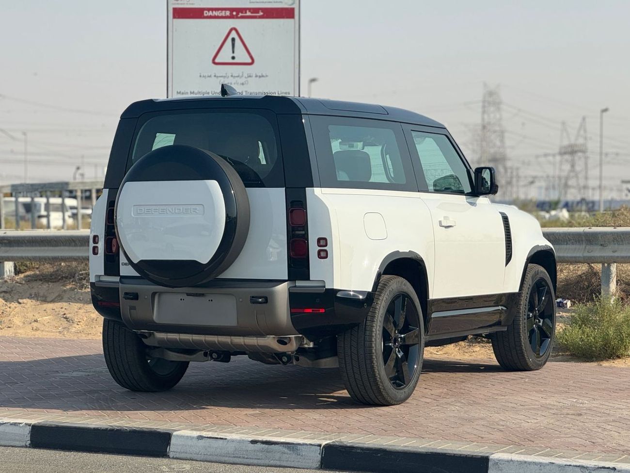 Land Rover Defender P400 90 SE 3.0L (5 Seater)