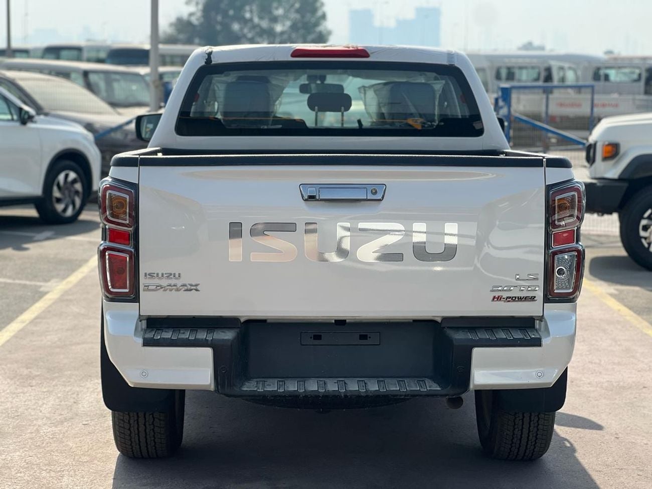 إيسوزو D ماكس 3.0L Crew Cab 4WD LS (A/T)