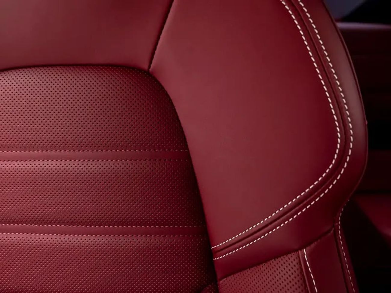 Porsche 911 Turbo S 3.8L (640 HP) Coupe | With Upgraded Akrapovic Titanium Exhaust | GCC Spec | With Warranty