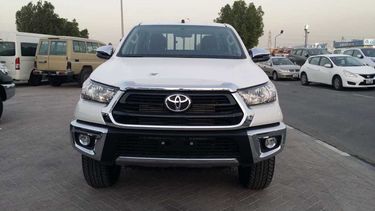 Toyota Hilux 2.4L MID 4X4 D/C M/T DSL for sale. White, 2021