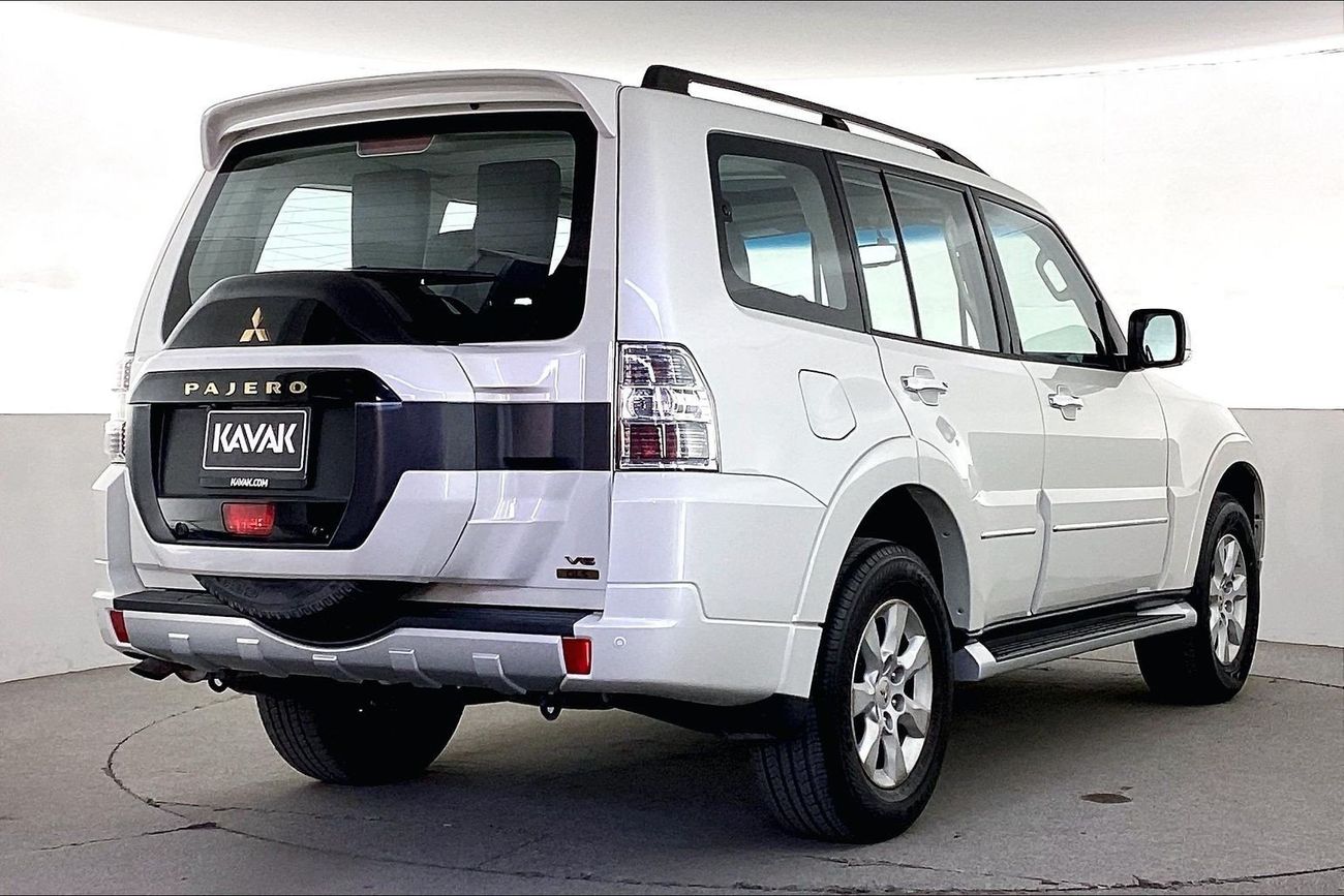 ميتسوبيشي باجيرو GLS Highline | National Day Celebration | شامل الضمان | 0 ﺪﻔﻋﺓ ﺃﻮﻟﻯ