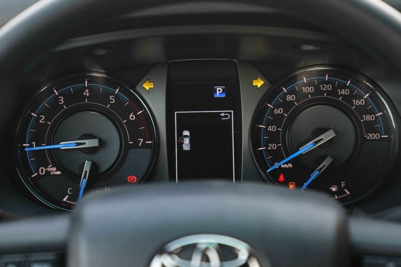 Toyota Hilux 2025 TOYOTA HILUX ADVENTURE 4.0 - PLATINUM WHITE PEARL inside BLACK | Export Only