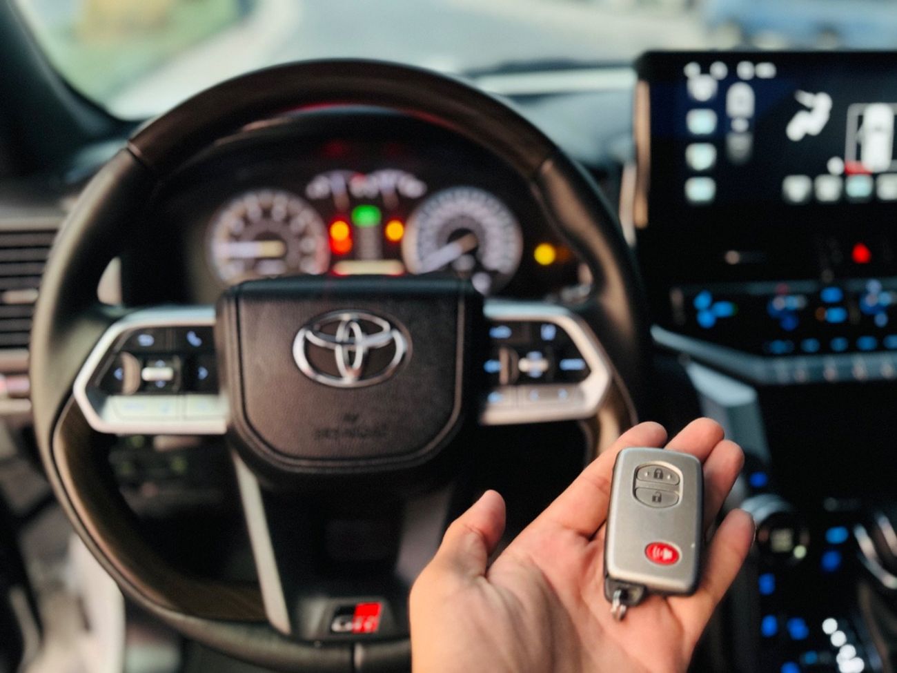 تويوتا لاند كروزر Toyota Land Cruiser 2015 v8 full options VXR