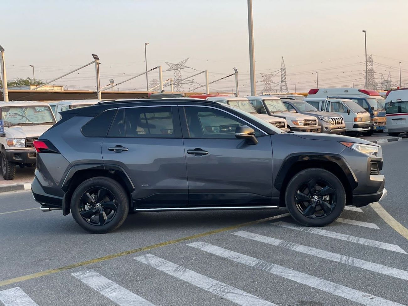 Toyota RAV4 XLE HYBRID  4X4