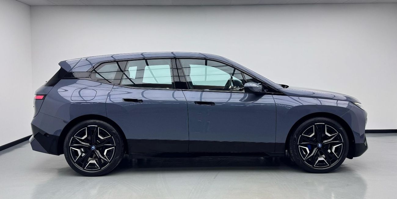 بي أم دبليو iX xDrive40 2023 BMW iX xDrive40, 2027 BMW Warranty, 2028 BMW Service Pack, Very Low Kms, GCC