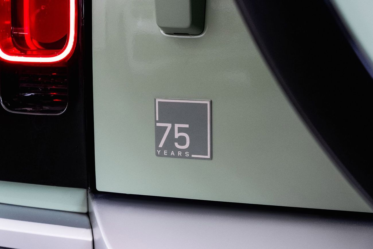 لاند روفر ديفندر 90 P400 75th Limited Edition