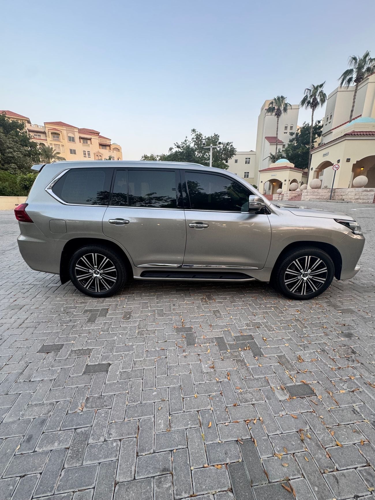 Lexus LX570