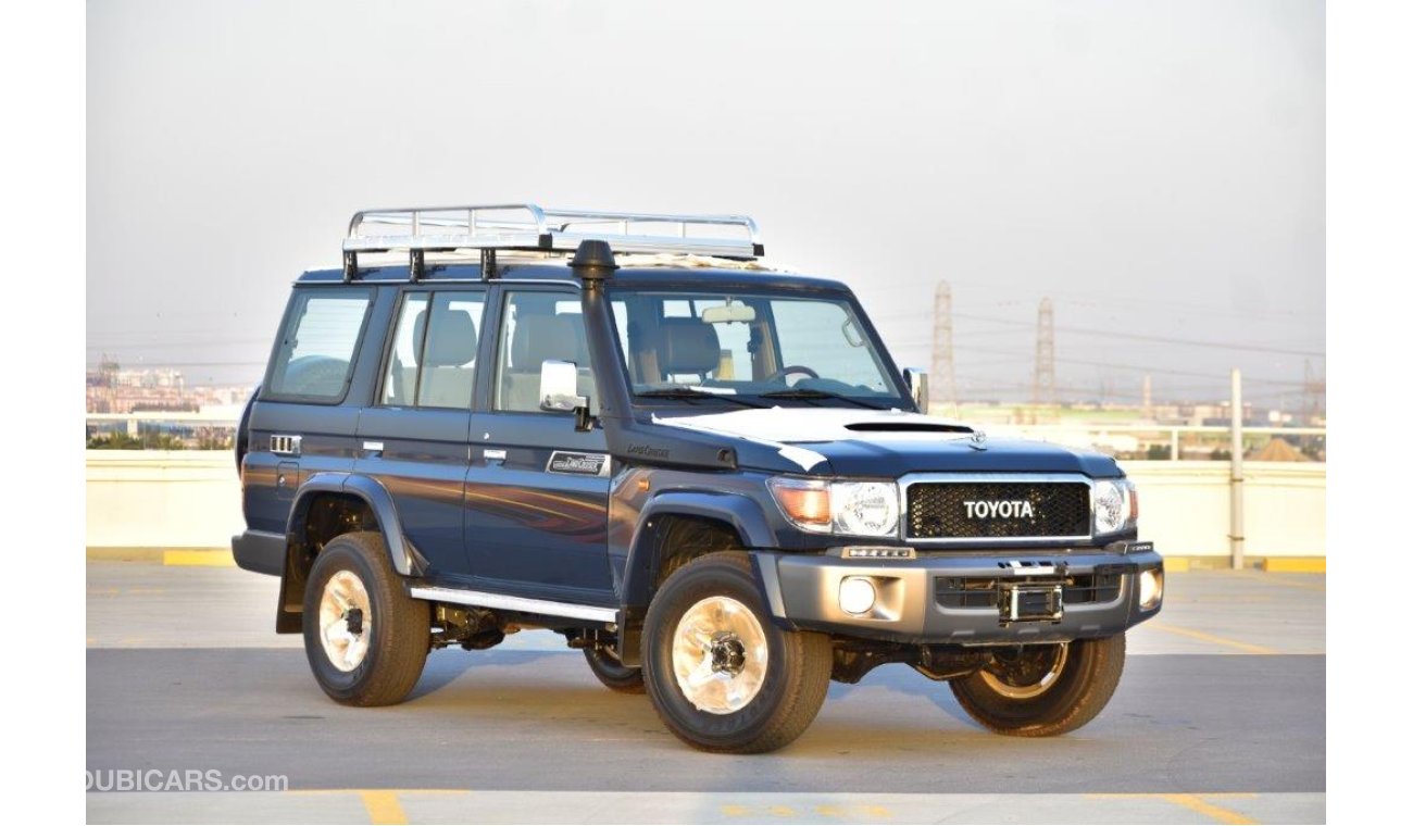 تويوتا لاند كروزر هارد توب Limited LX V8 4.5L Turbo Diesel 5 Seat MT