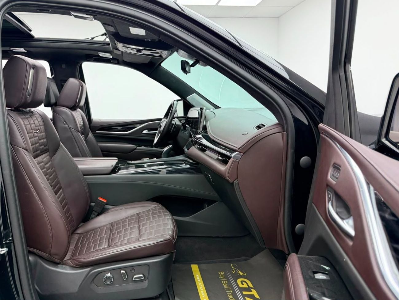كاديلاك إسكالاد V SERIES 2023 Cadillac Escalade V, 2027 Cadillac Warranty, 2028 Cadillac Service Pack, Pilot Seats, GCC