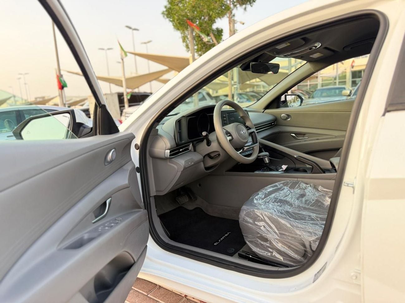 Hyundai Elantra COMFORT VERY CLEAN CAR LOW MILEAGE