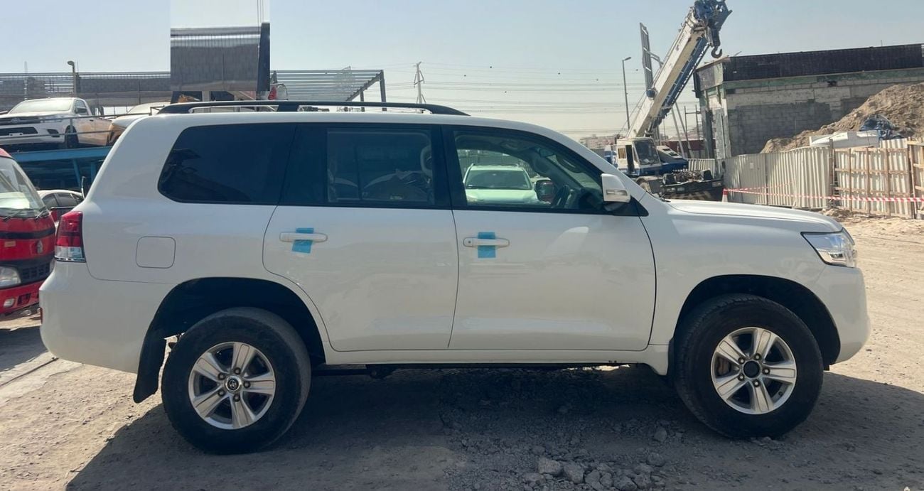 Toyota Land Cruiser GXR Land Cruiser ,Fuel Diesel ,Capacity 4500 cc ,Right Hand Drive ,For Export Only