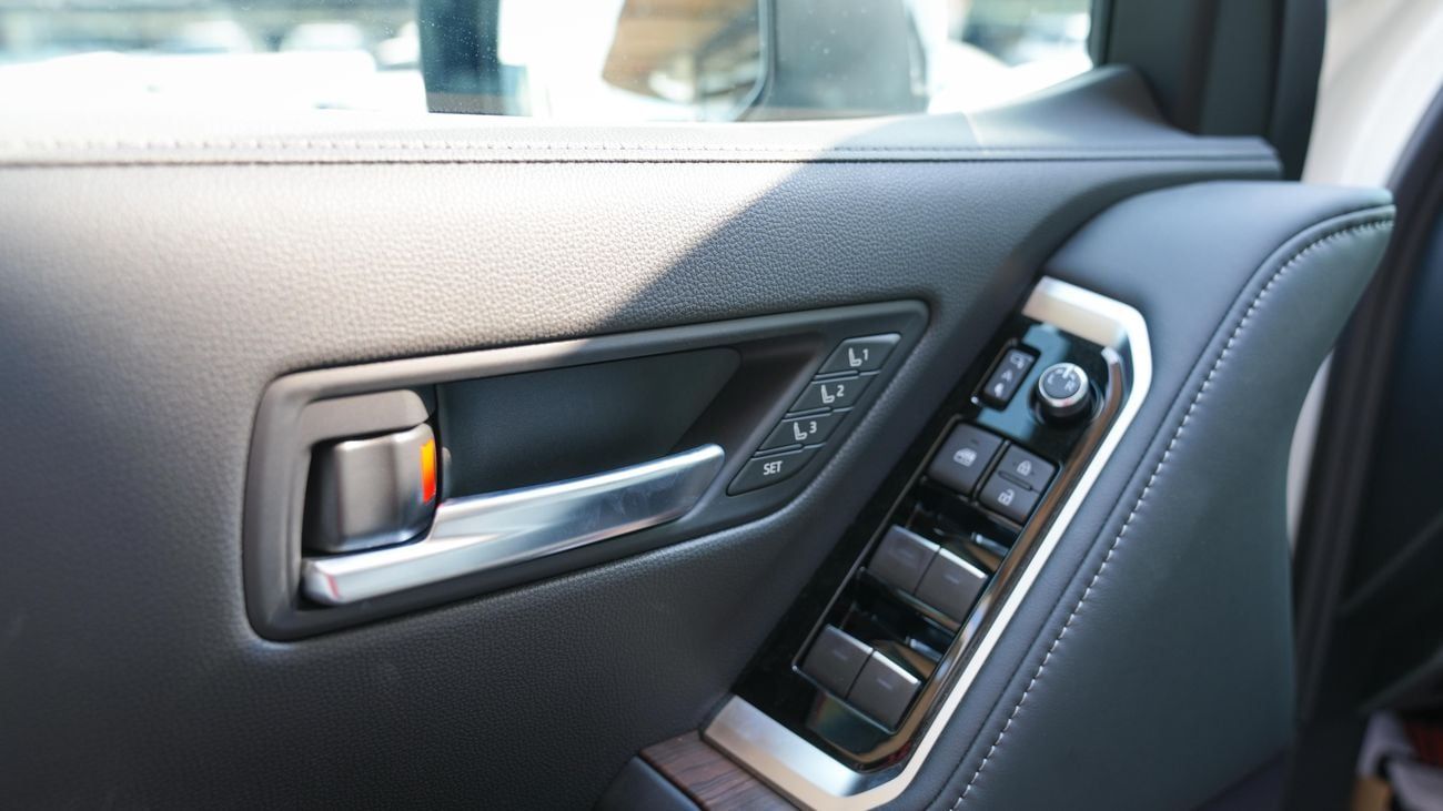 تويوتا لاند كروزر LX