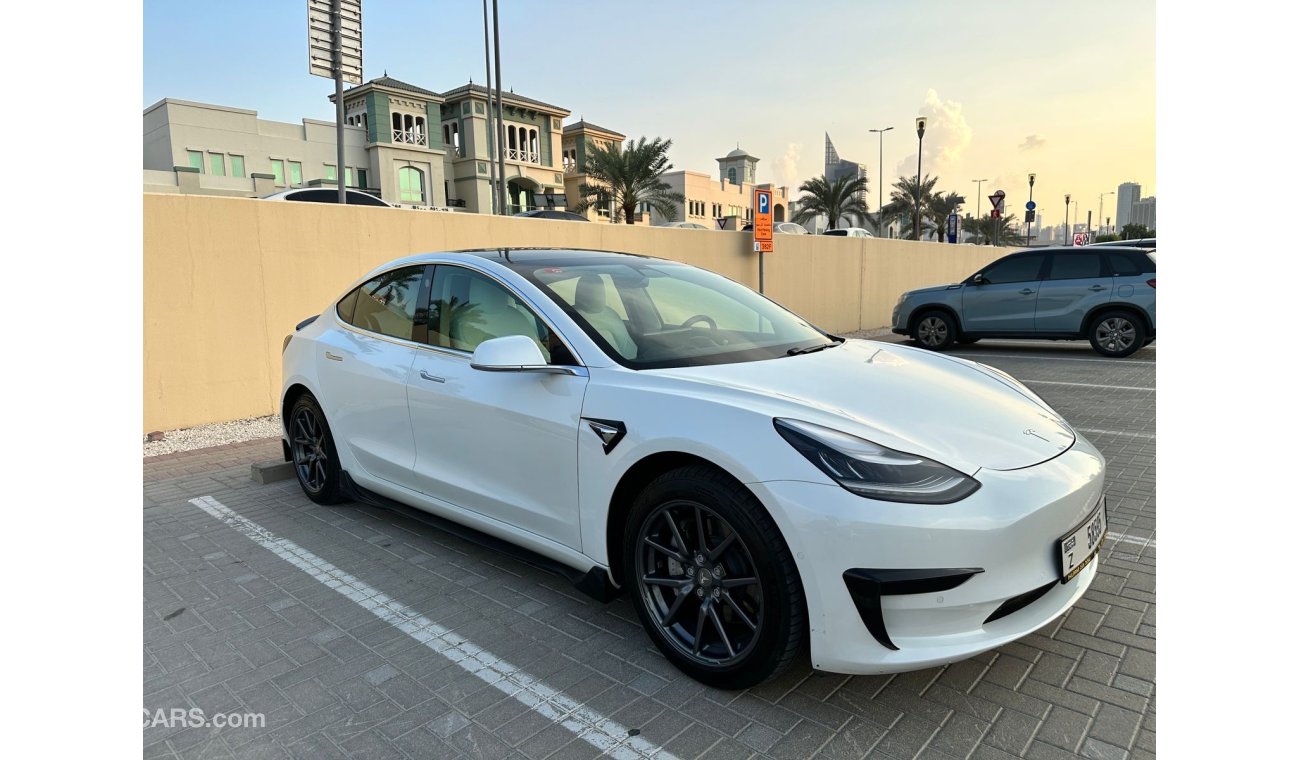 تيسلا موديل 3 Tesla Model 3 - 2020  Autopilot + cruise control  39.150km Range: 350km Charging cable,