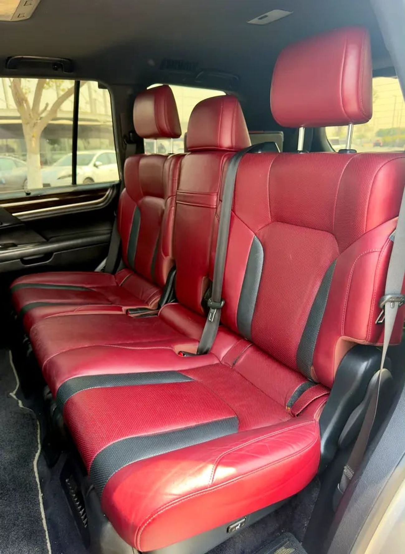 لكزس LX 570 LX 570 Signature GCC Specs in Excellent Condition