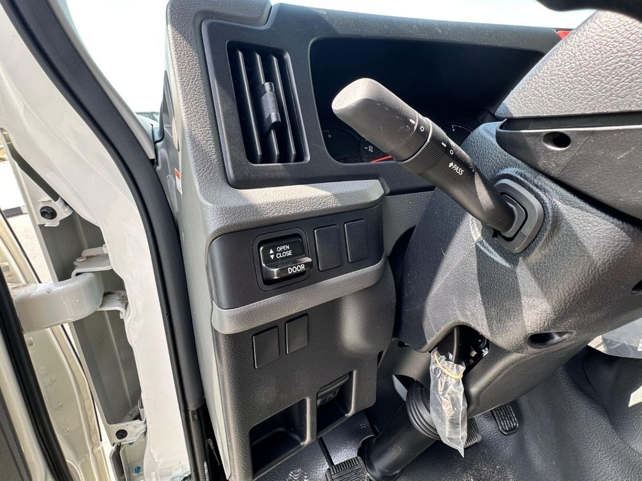 تويوتا كوستر TOYOTA COASTER 2.7L PETROL 2025