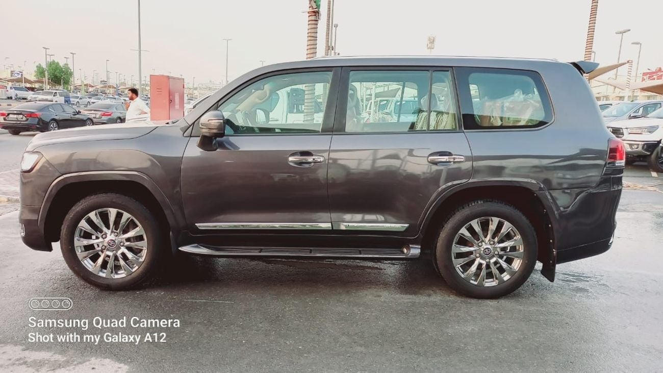 تويوتا لاند كروزر TOYOTA LAND CRUISER VXR 2009 (UPGRADE IN 2022) 8 CYLINDER ENGINE 4.7 (KM 292603) PRICE 85000 AED cle