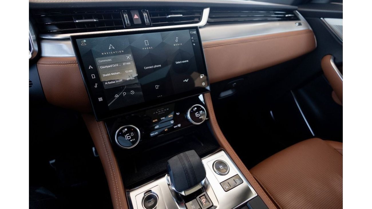 جاكوار F بيس Jaguar F-Pace R-Dynamic SE P250 2022 GCC under Agency Warranty and Service Contract with Flexible Do