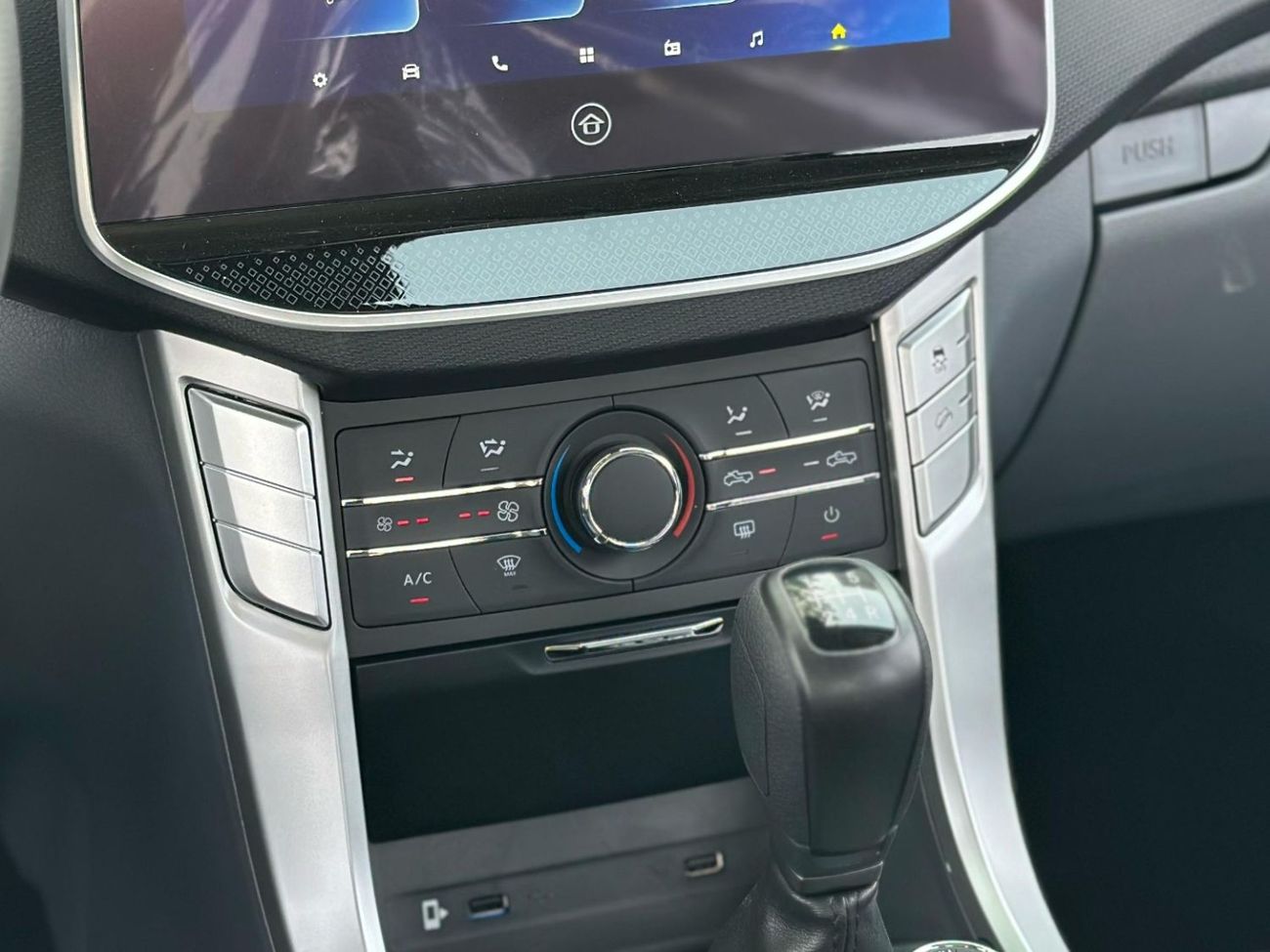 MG T60 2.4L PETROL D/C M/T 4WD