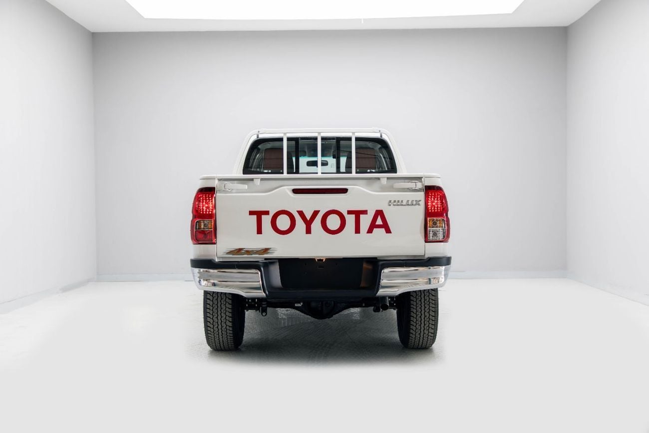 Toyota Hilux DLX 2.4L - Super White Inside Red | Export Only
