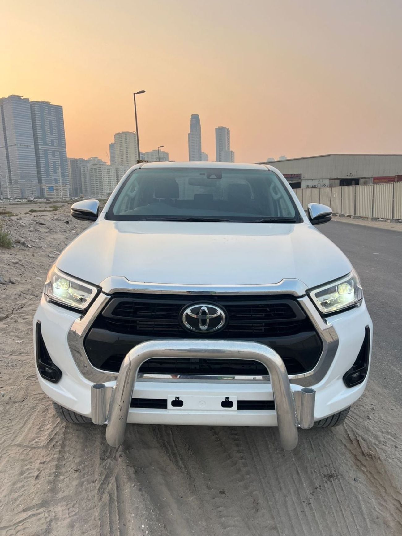 تويوتا هيلوكس SGLX DIESEL 2.8 LITER ,RHD ,PUSH START ,AUTO TRANSMISSION