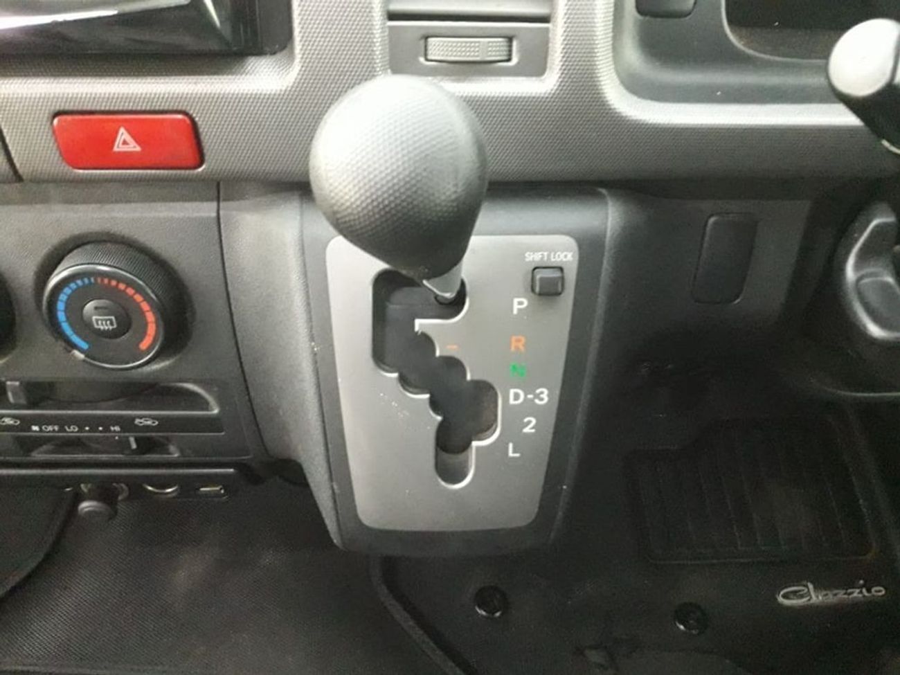 تويوتا هاياس TOYOTA HIACE VAN RIGHT HAND DRIVE (PM1631)