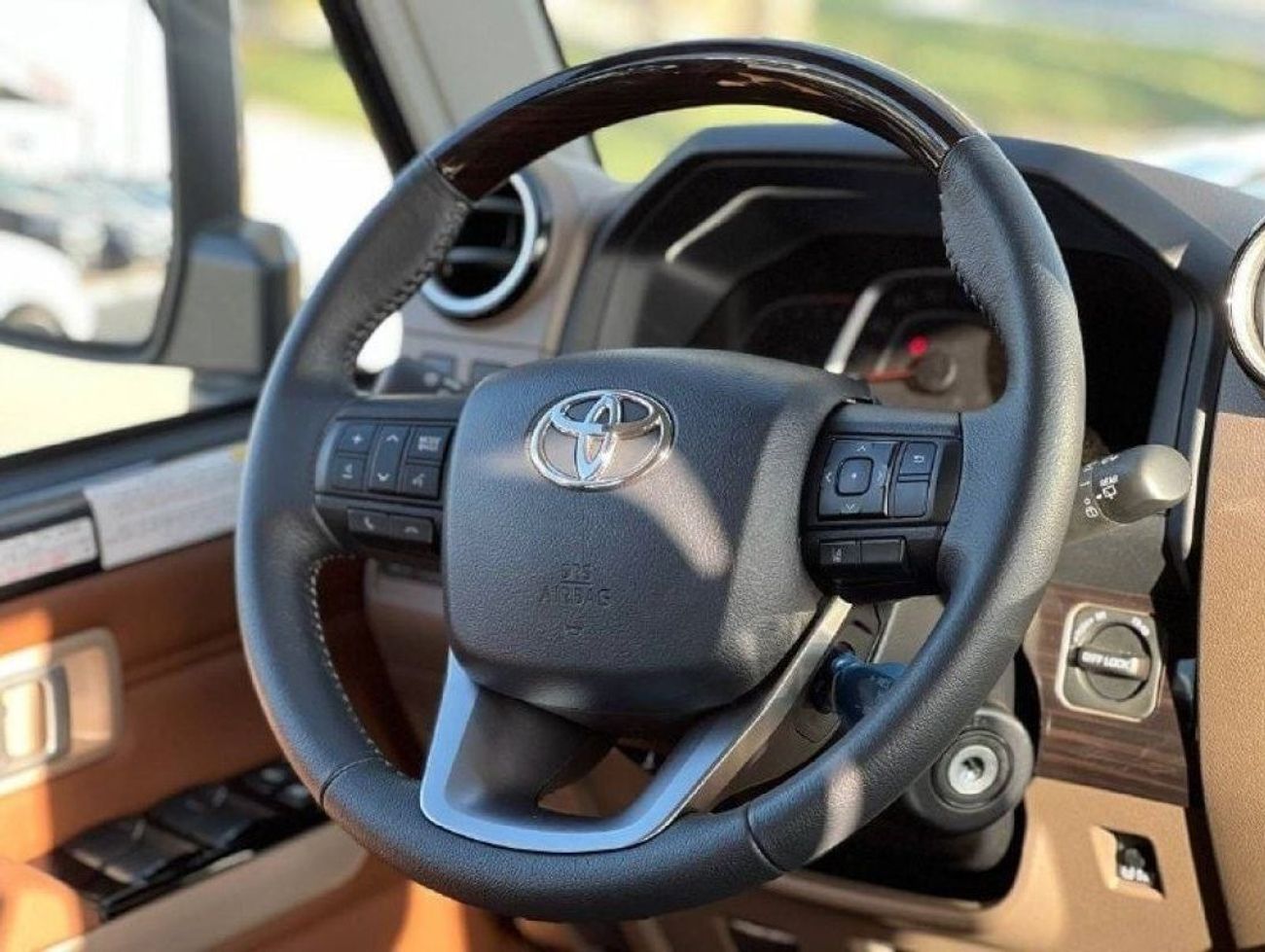 Toyota Land Cruiser 70 LC76 2.8L DSL A/T // 2024 // FULL OPTION WITH RADAR , CRUISE CONTROL , DVD&REAR CAMERA // SPECIAL OF