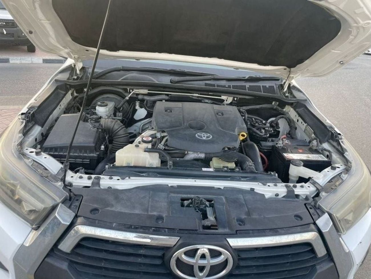 تويوتا هيلوكس diesel 2.8 liter automatic right hand drive