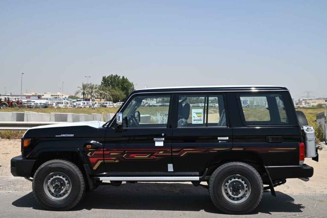 تويوتا لاند كروزر 70 2024 TOYOTA LAND CRUISER 76 HARDTOP 4.0L 4WD 6-SEATER MT