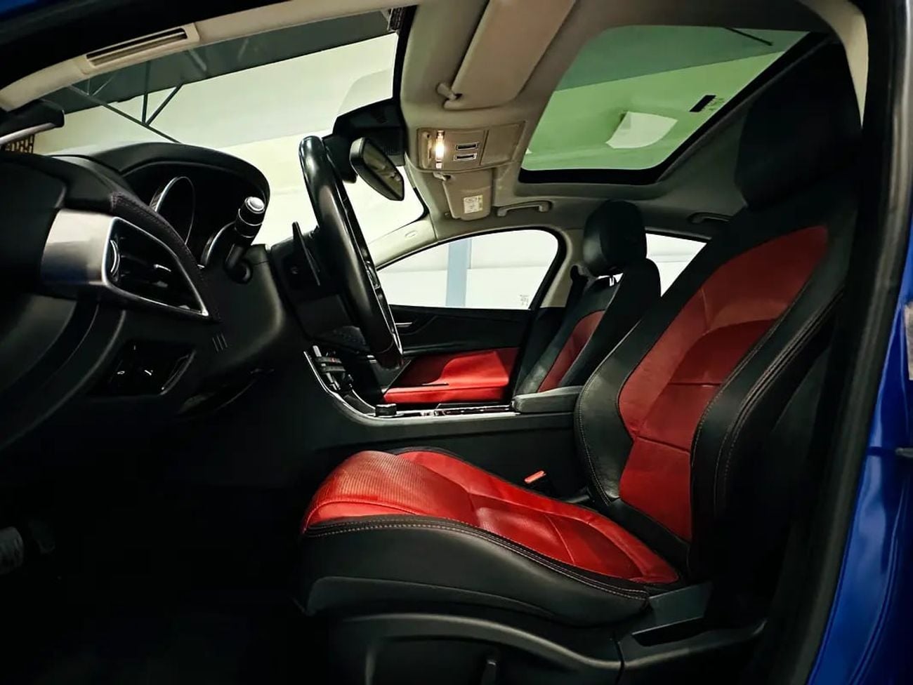 Jaguar XE R-SPORT