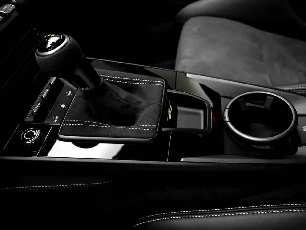 Porsche 911 GT3 4.0L ( With Original Rims and Exhaust )