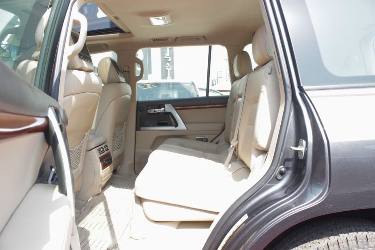 تويوتا لاند كروزر VXR 5.7L 4WD