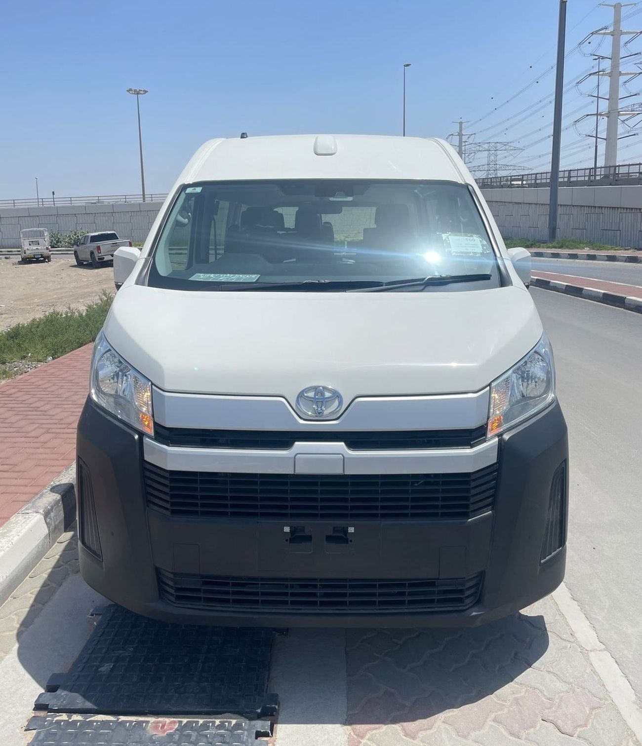 Toyota Hiace TOYOTA HIACE COMMUTER ,DIESEL ENGINE 2800 CC ,10 SEATER ,RIGHT HAND DRIVE