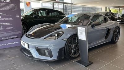 Porsche 718 Cayman GT4 RS 4.0L (493 HP) A/T
