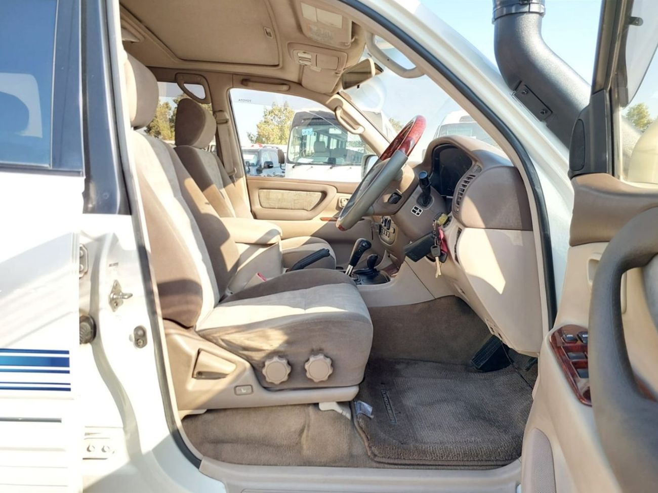 Toyota Land Cruiser TOYOTA LAND CRUISER SUV RHD 1999 MODEL 4.2 L DIESEL AUTOMATIC(PM13650)