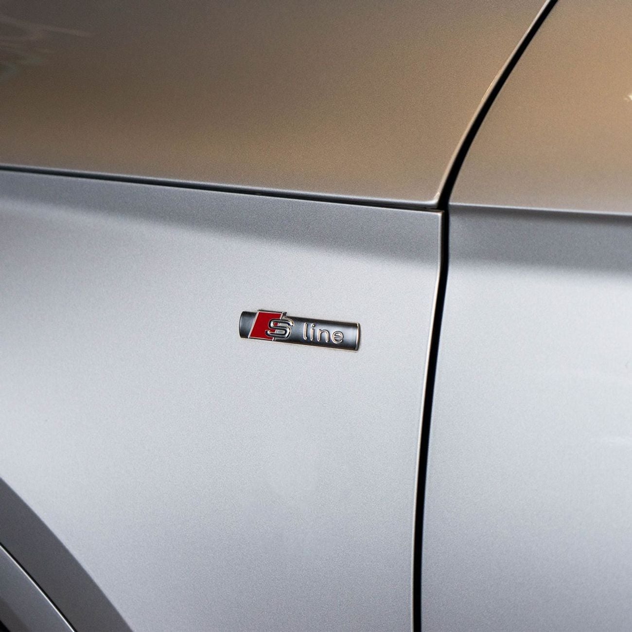 Audi Q5 AED 2,011 pm • 0% Downpayment • Audi Q5 45TFSI S-Line • 1 Year Warranty