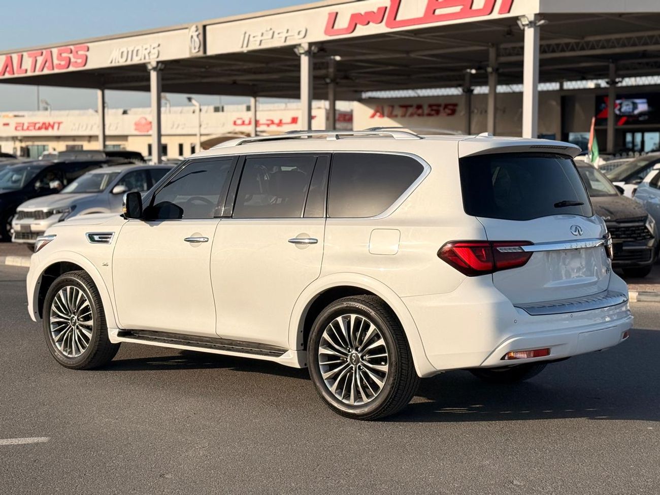 إنفينيتي QX80 Luxury 5.6L