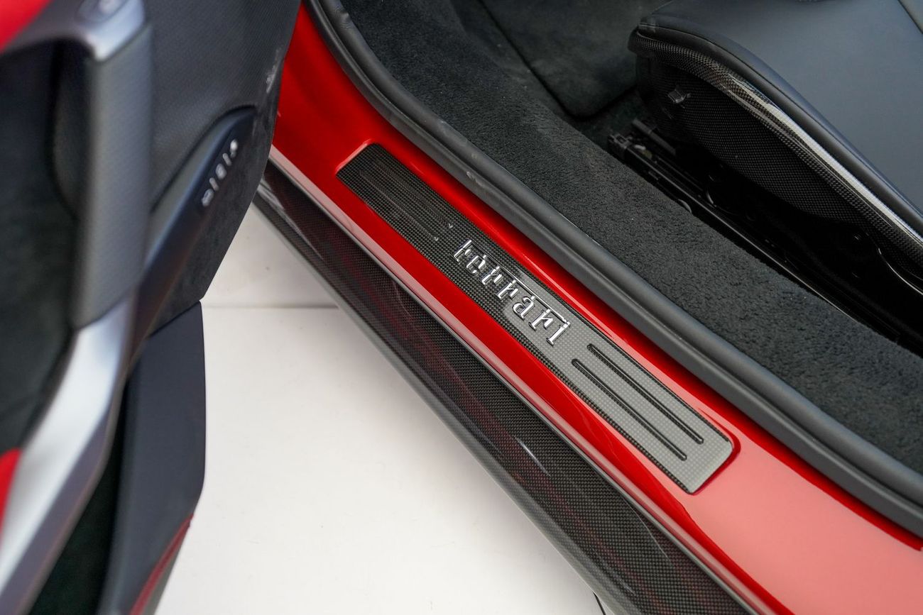 فيراري 296 GTS