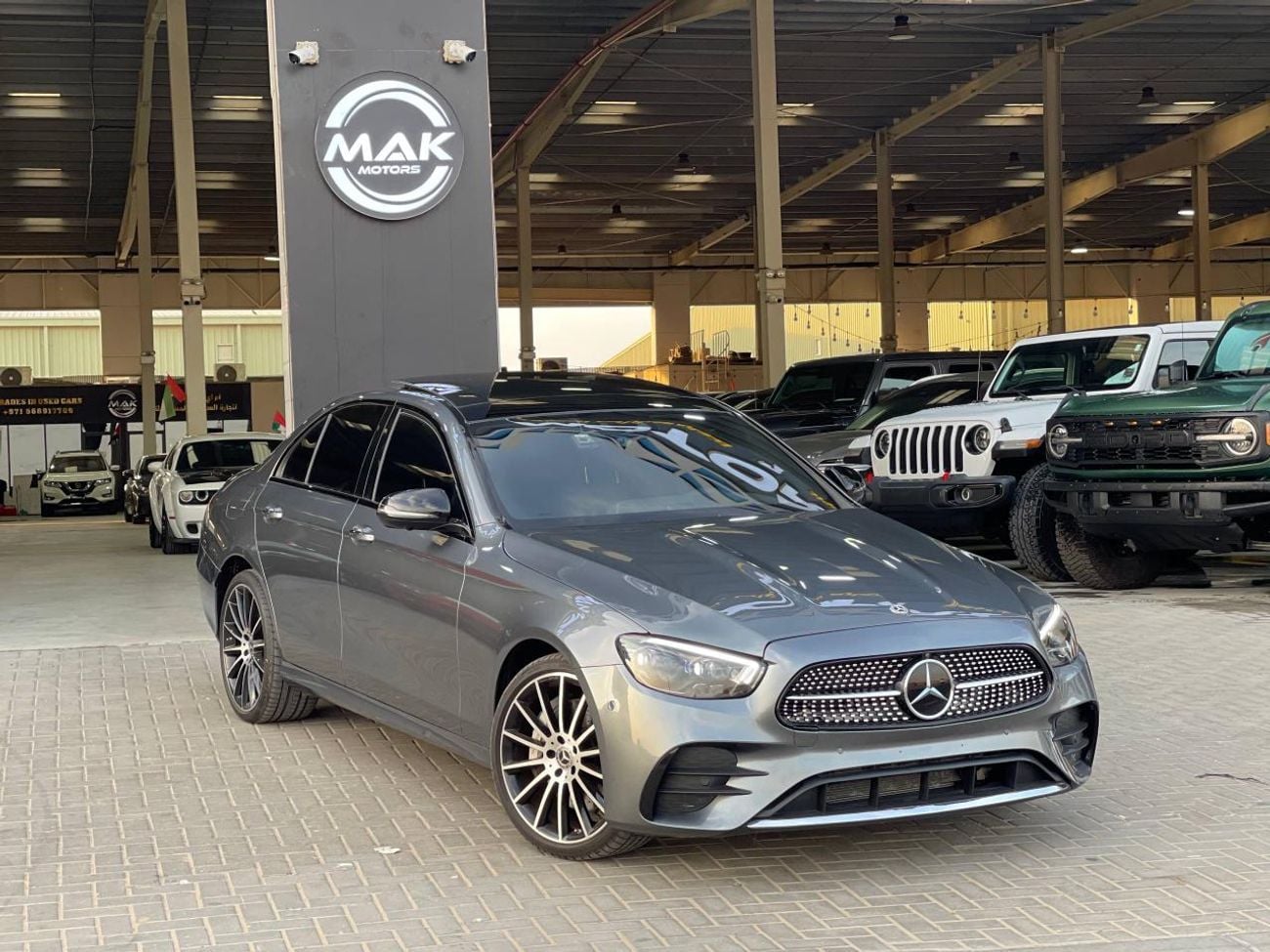 مرسيدس بنز E 350 عداد كيلومترات منخفض / كاميرا 360 درجة / رادار / شاشة عرض كاملة للوحة القيادة / نظام كشف النقطة العم